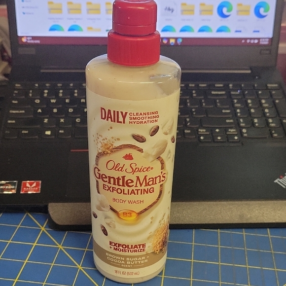 GentleMan's Exfoliating Body Wash - Red and Cream 532ml New - Picture 1 of 2